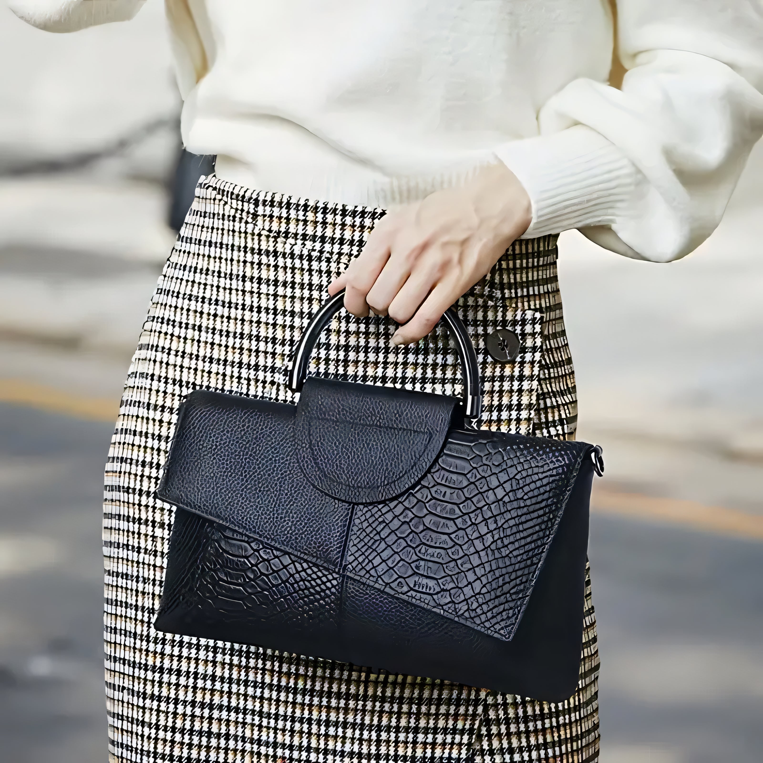 Nero Serpente Clutch