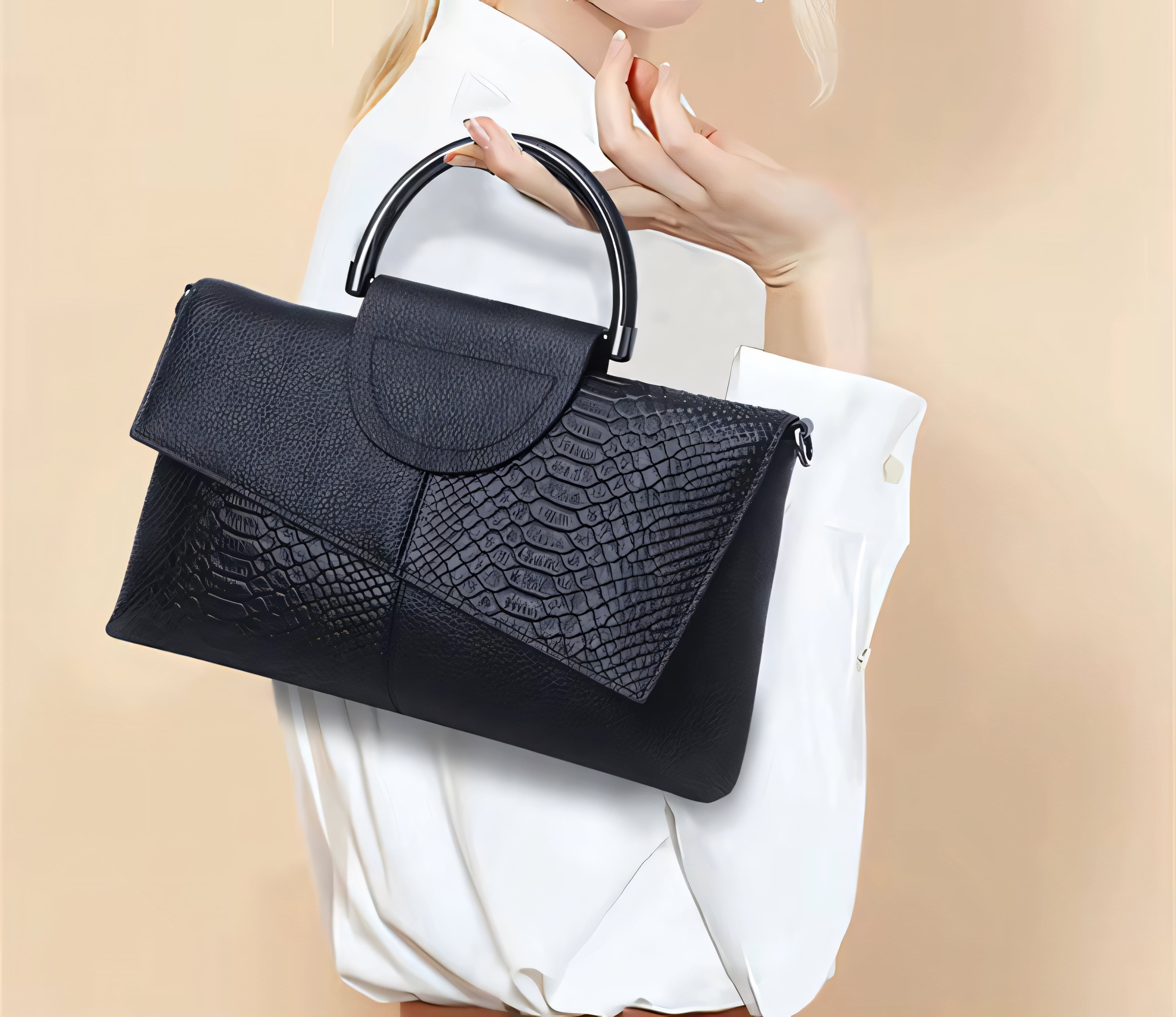 Nero Serpente Clutch