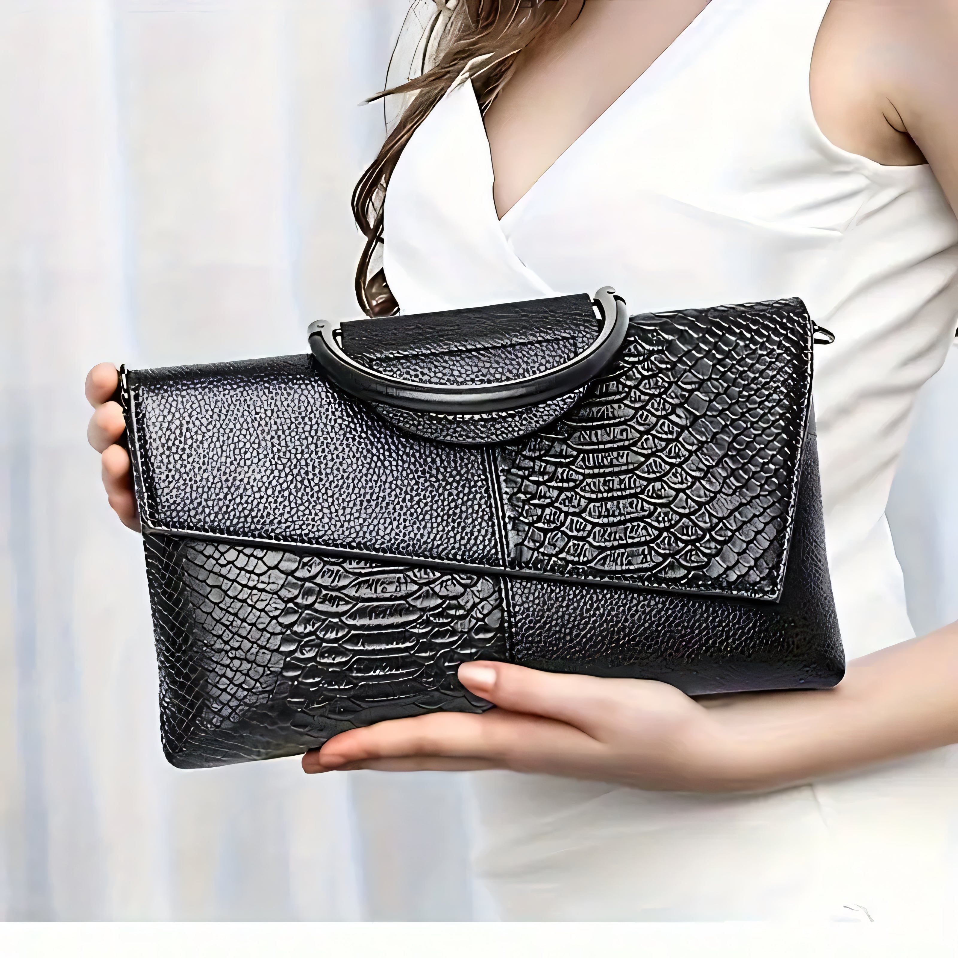 Nero Serpente Clutch